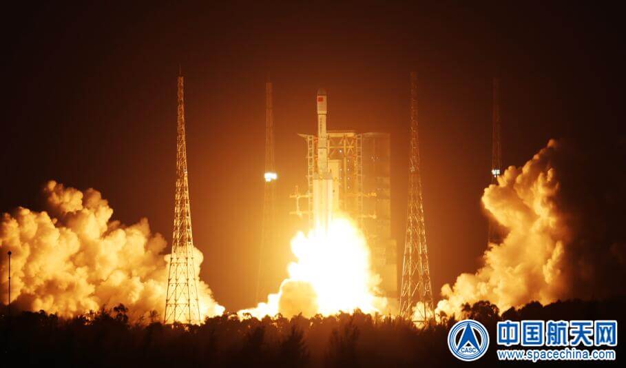 中国の「長征7A」ロケット打ち上げ成功 「試験12号」01と02を搭載