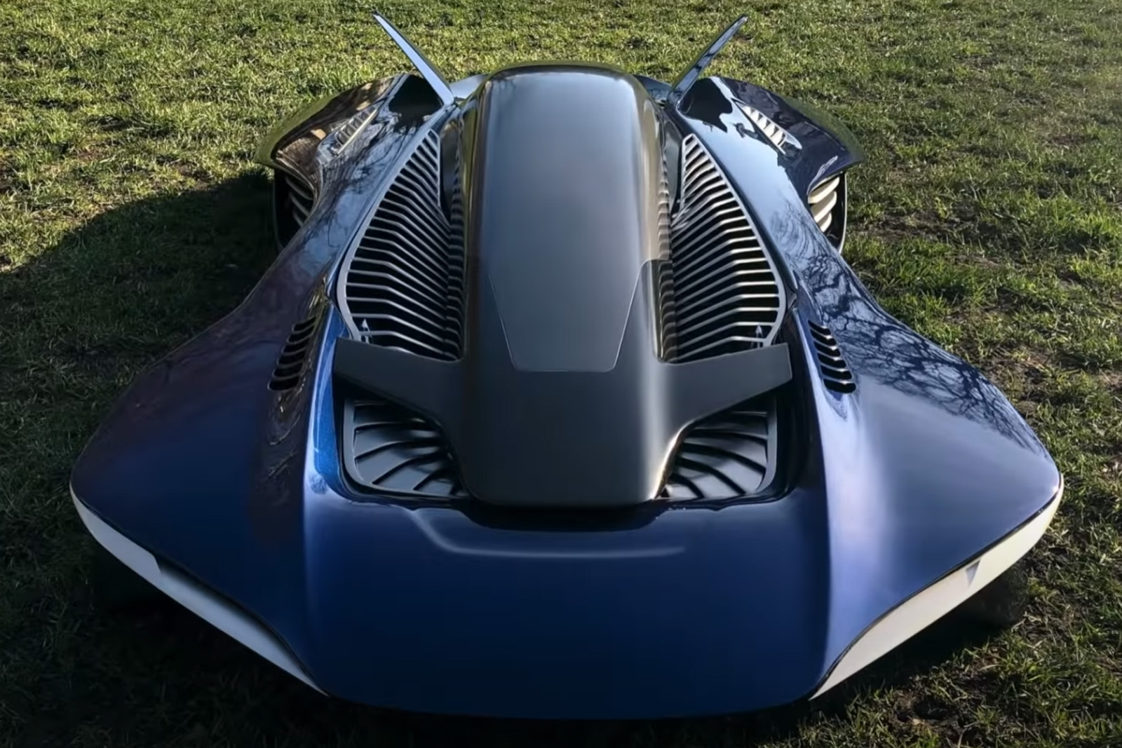 スーパーカー的デザインのeVTOL試作機、飛行試験に成功。2028年市場投入を目指す