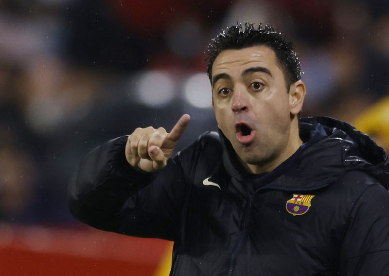 サッカー＝戦力手薄のバルセロナ監督、試合開催に憤慨