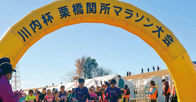 爆走して！マラソン・川内優輝選手、埼玉の久喜で「関所マラソン」　市民ランナー千人、コース駆け抜ける