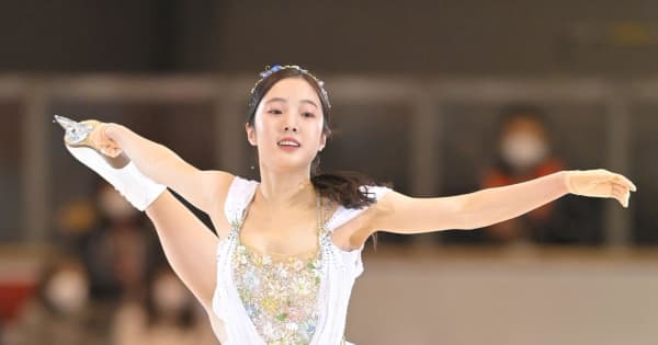本田真凜　純白の衣装で「スマイル」披露　名古屋スケートフェスティバル