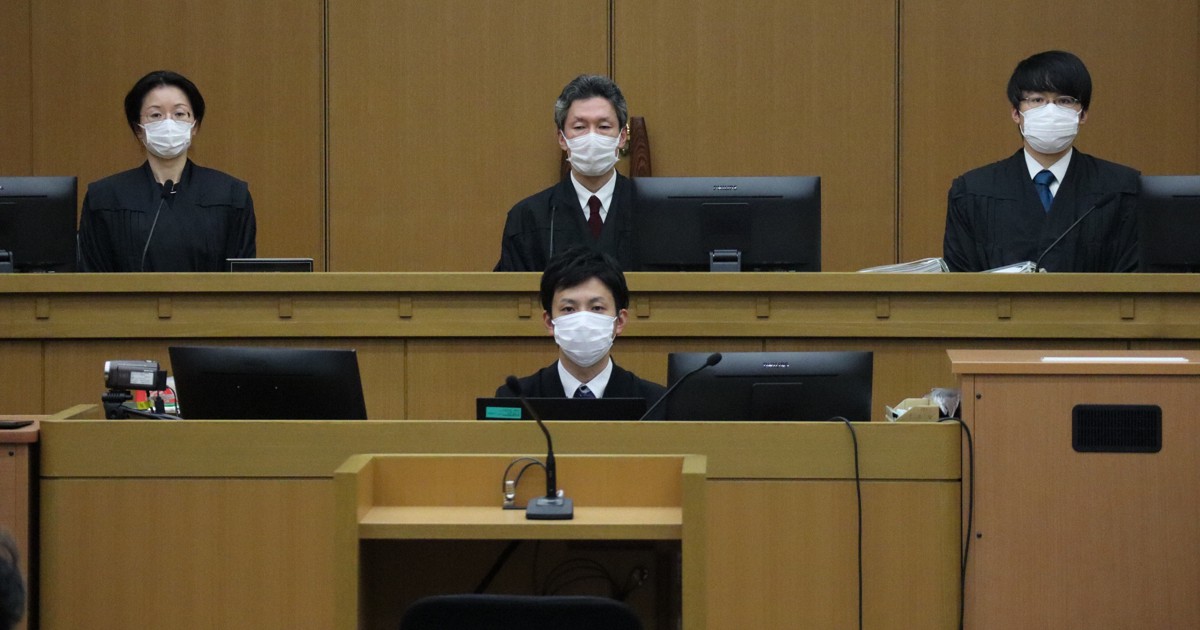 岡山・津山女児殺害　被告、無期懲役判決に肩を落とし、ため息