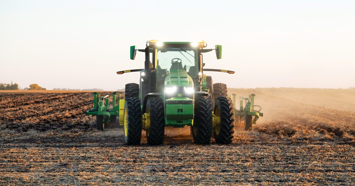 CES 2022：農機大手のジョンディアは、AIで動く「完全自動運転トラクター」で農業に革新をもたらすか