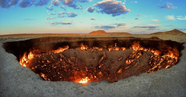 何十年も燃え続ける「地獄の門」を閉鎖せよ。トルクメニスタン大統領が指示
