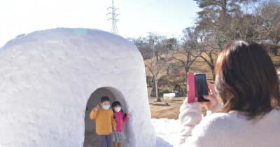 かまくらで雪国気分、3年ぶり雪まつり　茨城・那珂