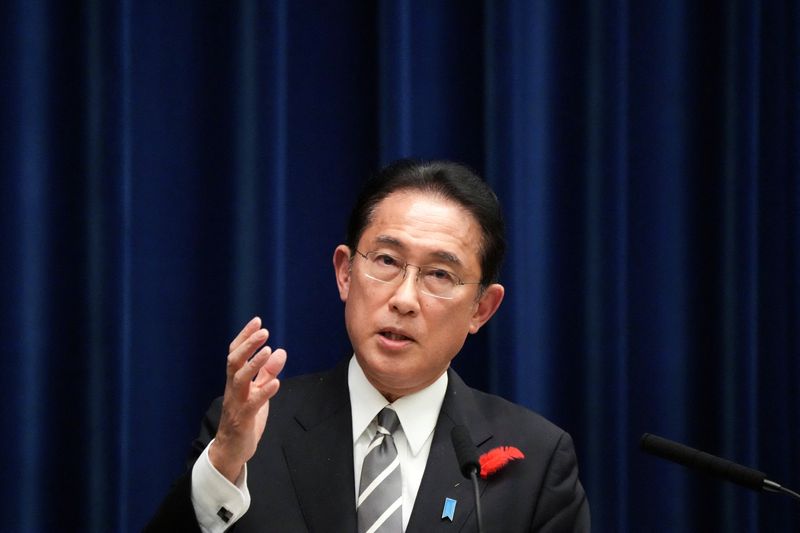 水際対策2月末まで維持、12歳未満もワクチン接種対象に＝岸田首相