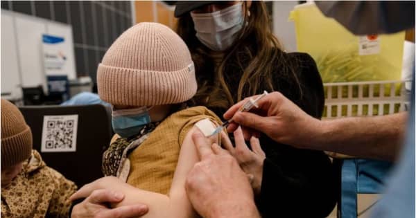 ワクチン未接種者に「保健税」を導入へ　カナダ・ケベック州