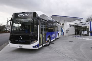通勤用の燃料電池バスを導入　トヨタグループ4社