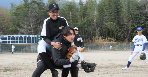 ヤクルトの内川聖一選手が野球教室　中学生、熱心に耳傾け　福岡