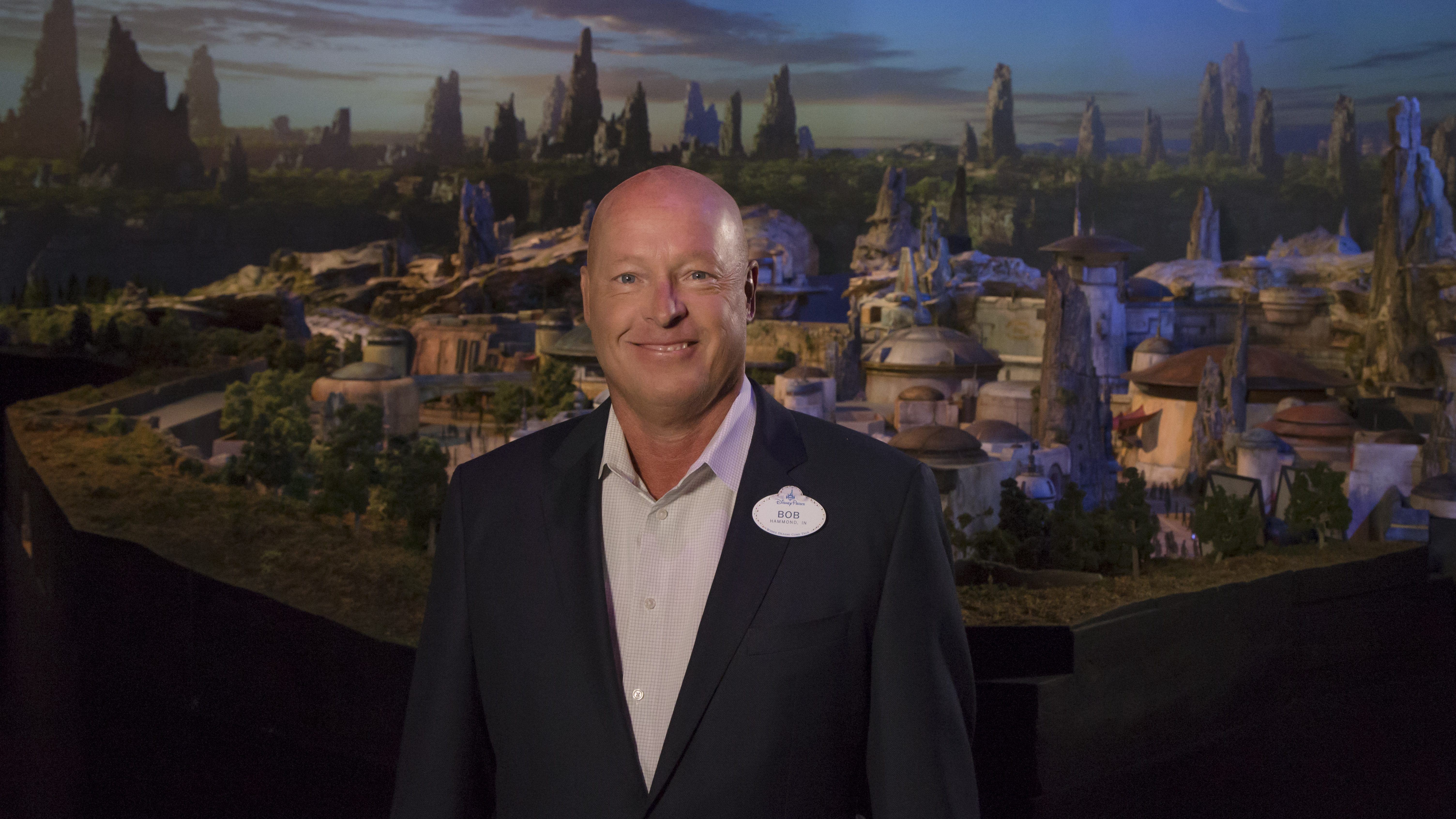 ディズニーの“最も不運”な新CEOに託された「魔法の国」の稼げるビジネス