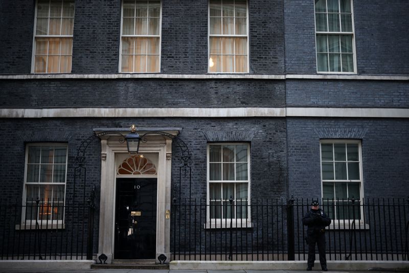 英警察、犯罪の証拠なければ首相官邸でのパーティーを調査せず