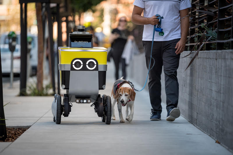 Serve Roboticsの新しい自律型歩道配達ロボットは遠隔オペレーターの助けも必要としない