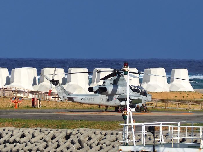 緊急着陸の米軍ヘリ「油圧に問題」　渡名喜島の現場で修理（14日正午）
