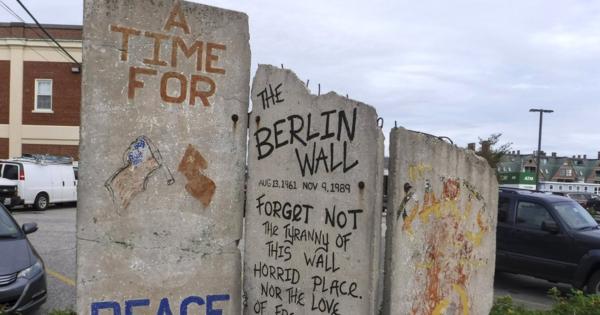 【世界史を変えた病気】「ベルリンの壁の崩壊」に影響東ドイツの最高権力者を襲った病気の正体 - すばらしい人体