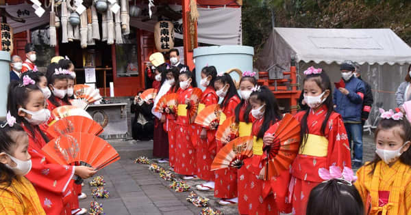 神奈川・三浦で2年ぶりチャッキラコ　少女19人が愛らしい踊り