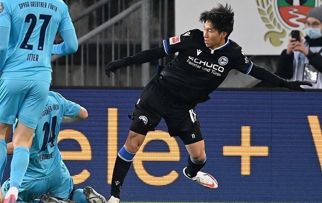 奥川雅也の４試合連続ゴールで先制もビーレフェルトはグロイター フュルトとの残留争い直接対決にドロー
