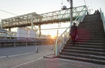 太宰ゆかりの陸橋、撤去へ　東京・三鷹、市は記録映像を検討