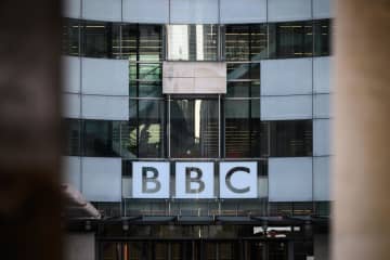 英、BBCの受信料制度見直しへ　公共放送、課金導入を検討