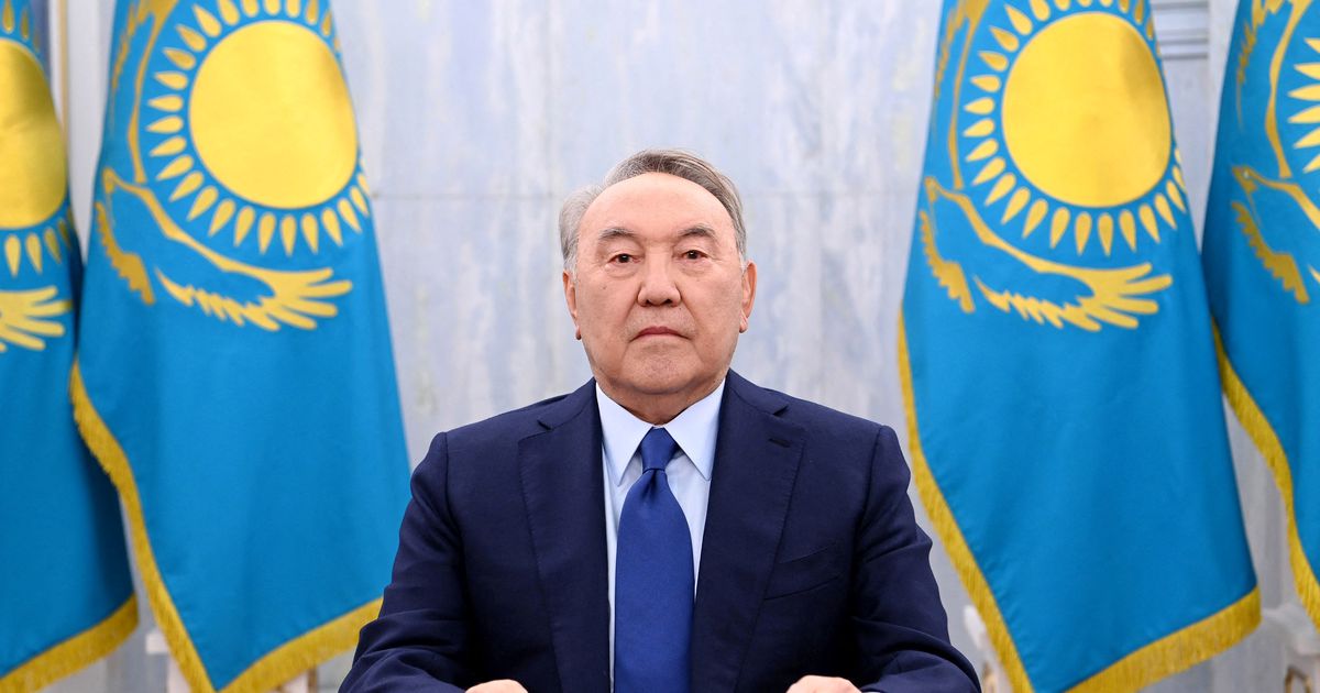 カザフ前大統領が完全引退表明　騒乱後初めて姿