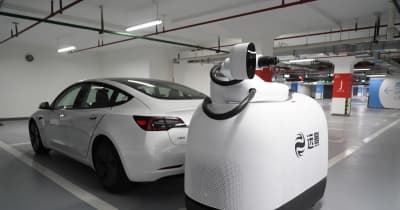 中国エンビジョン、EV用自動充電ロボット「摩奇」を公開