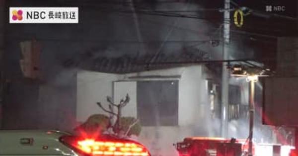 時津町で住宅全焼　高齢男性が火傷