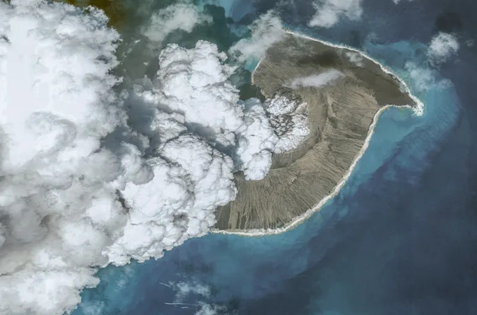 火山噴火のトンガ、海底インターネットケーブル復旧に2週間ほどかかる見込み