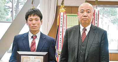 松川前主将（日大東北高校）を表彰　日本学生野球協会　2021年度優秀選手
