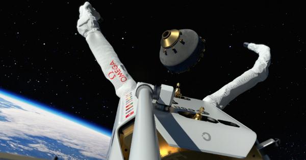 時計「オメガ」が再び宇宙へ　人工衛星の清掃ミッションに参加