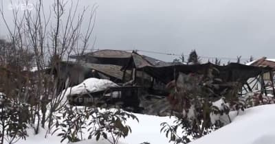 山形・川西町で住宅が全焼　焼け跡から１人の遺体