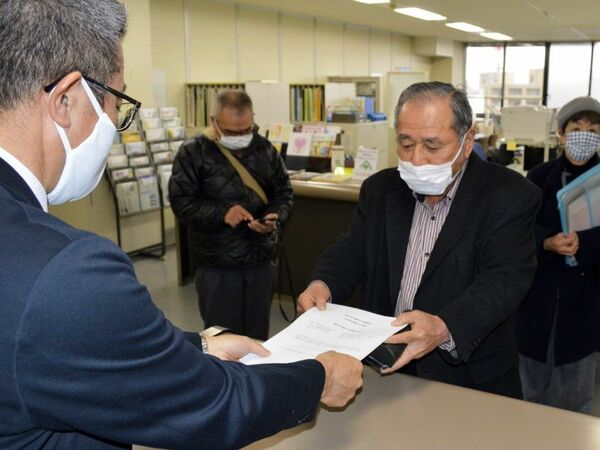 内藤市長リコール住民投票の会、徳島市選管に解職請求代表者証明書の交付申請