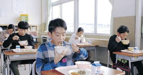 細田アニメの料理満喫　上市で「きじ鍋うどん」　母校の宮川小児童「うれしい」