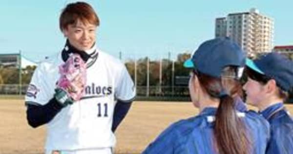 プロ野球オリックス山崎福也投手、ブルサン女子選手と練習　監督は山崎投手の父