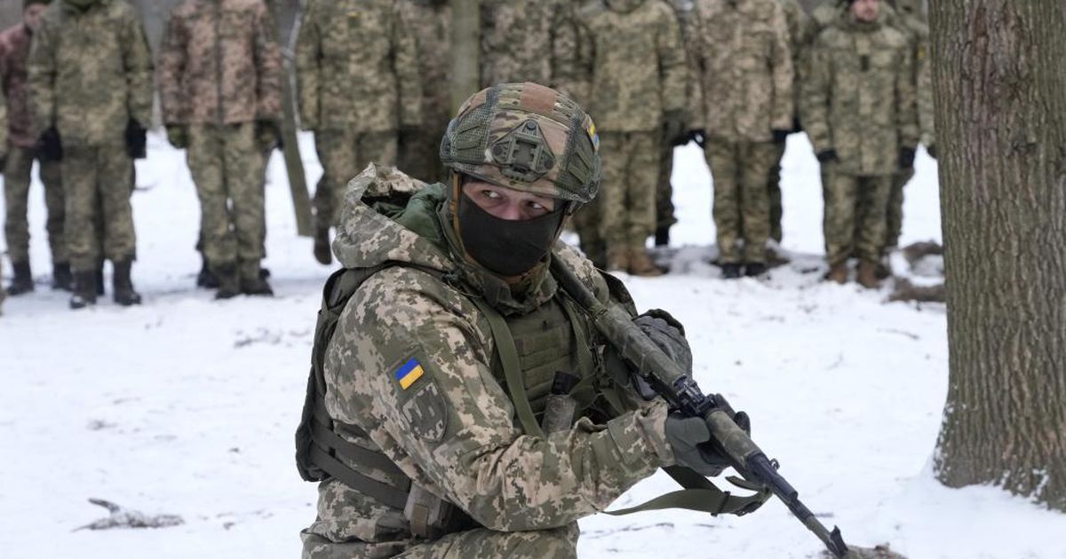 独からの軍事支援は「ヘルメット」　ウクライナは失望