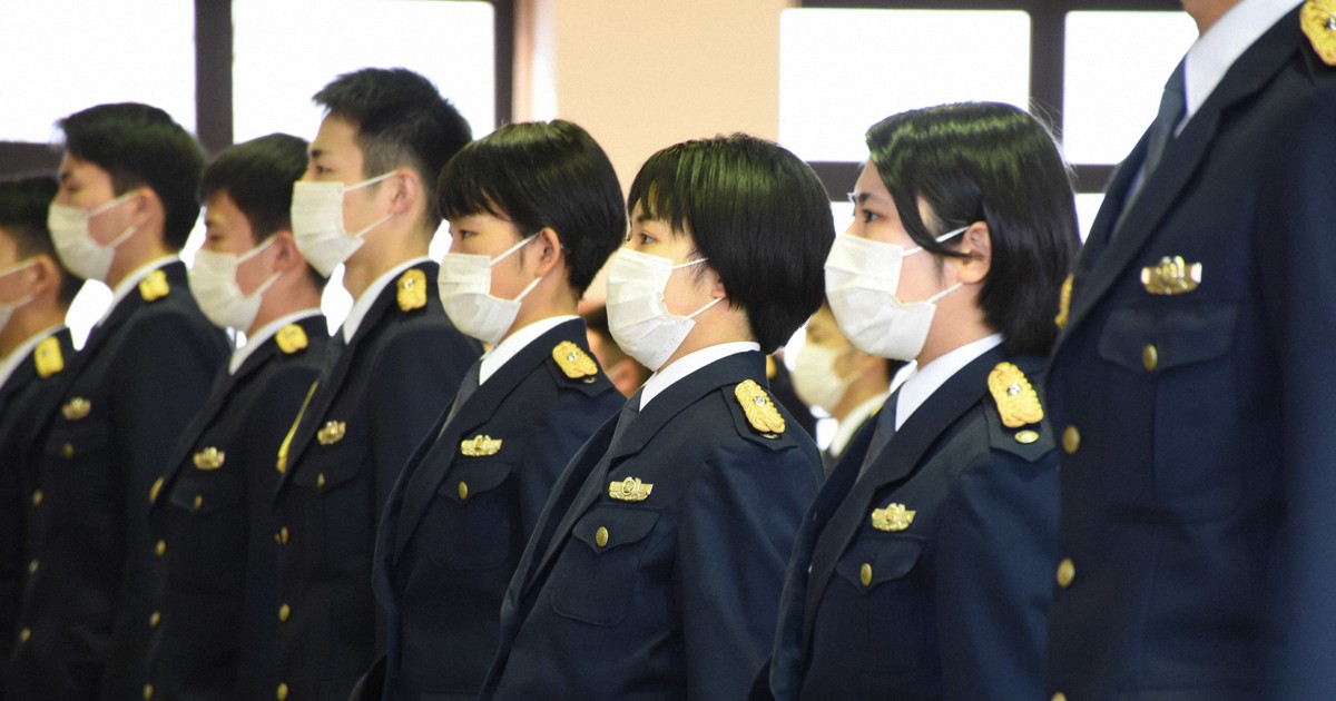 「強く優しい警察官になります」　福岡県警の警察学校で卒業式