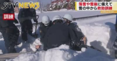 大雪の北海道で相次ぐ落雪事故　警察が救助訓練　北海道警察・滝川警察署