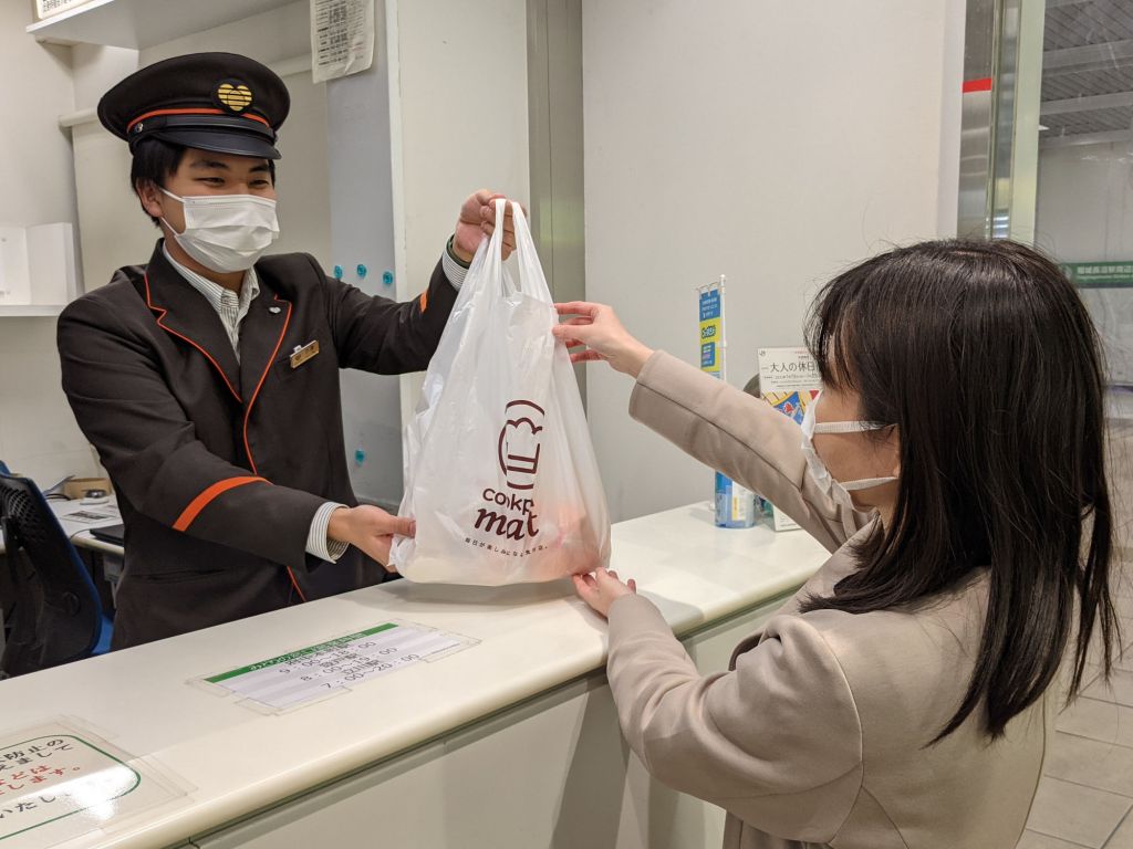 クックパッド、JR東日本と連携し駅改札で食材を受け取れるサービスをトライアル実施、利用料無料