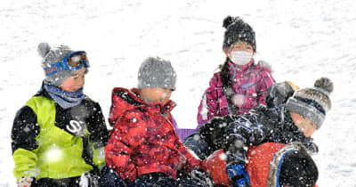 子どもたち、雪遊び存分に　天童でスノーパークフェスタ