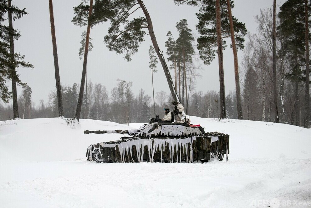 NATO、積雪寒冷地で演習 エストニアのロシア国境付近