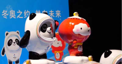 北京冬季五輪の公式マスコット「氷墩墩」が人気沸騰、メーカーは生産急ぐ