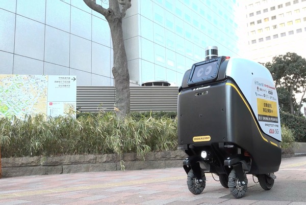 未来の宅配サービスを実感？ 自動走行ロボットが料理を届ける東京西新宿で実証実験
