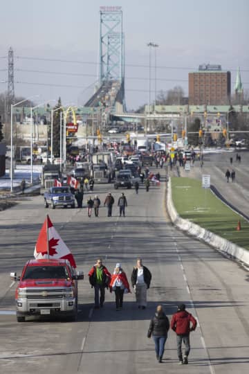 カナダ、コロナ抗議デモで橋遮断　トヨタやフォード工場停止