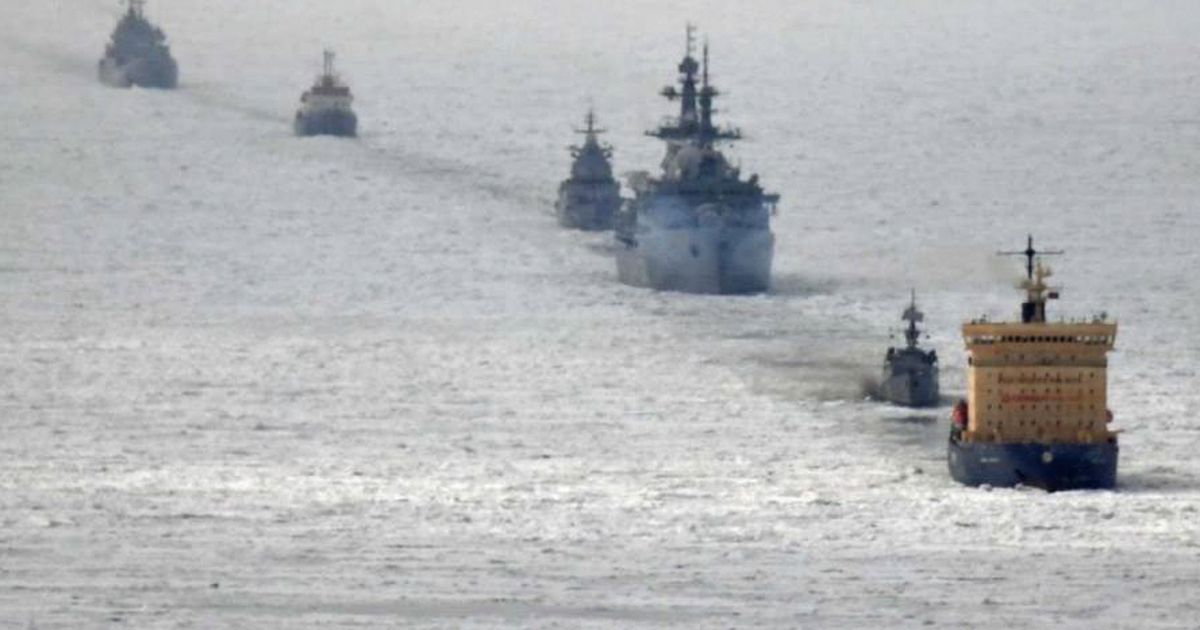 ロシア艦艇２４隻を確認　日本海・オホーツク海