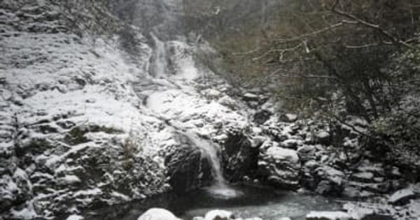 久万高原・遅越の滝　滝つぼの水も凍りつく　県内12地点で氷点下