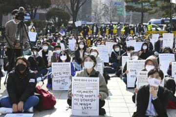 「女性省」廃止公約が物議、韓国　若年男性に支持、対立懸念
