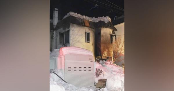住宅全焼し70代夫婦死亡、札幌　未明の出火