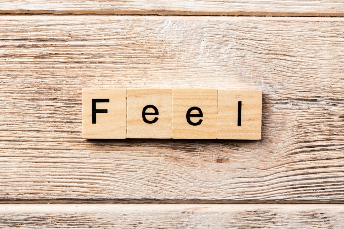 「feel = 感じる」だけでは英語は話せない? コアで覚える英語 (27)