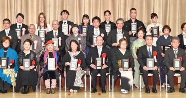 芸能や芸術文化　功績たたえ32人を表彰　2020.21年度の沖縄タイムス芸術選賞