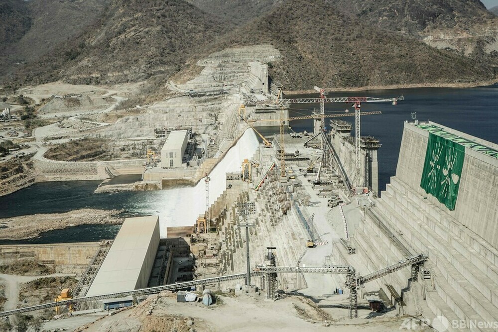 エチオピア、ナイル川の大規模ダムで発電開始