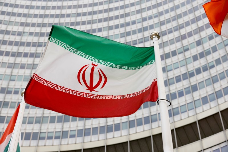 イラン大統領、米制裁解除が核合意再建の鍵と主張