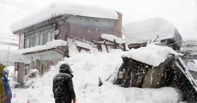 雪、雪、雪 住民うんざり　妙高では住宅倒壊も